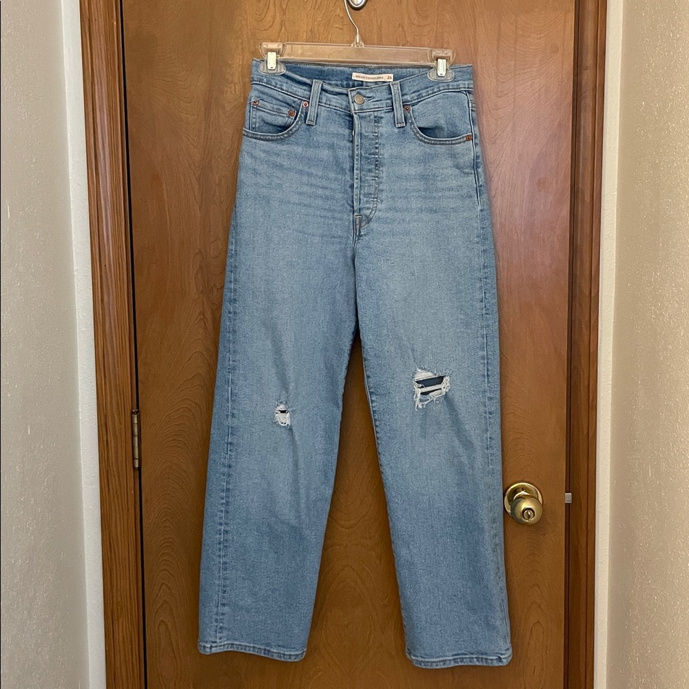 Levi's Women Ribcage Button Fly Straight Ankle Jean, Light Wash, size W26, L27